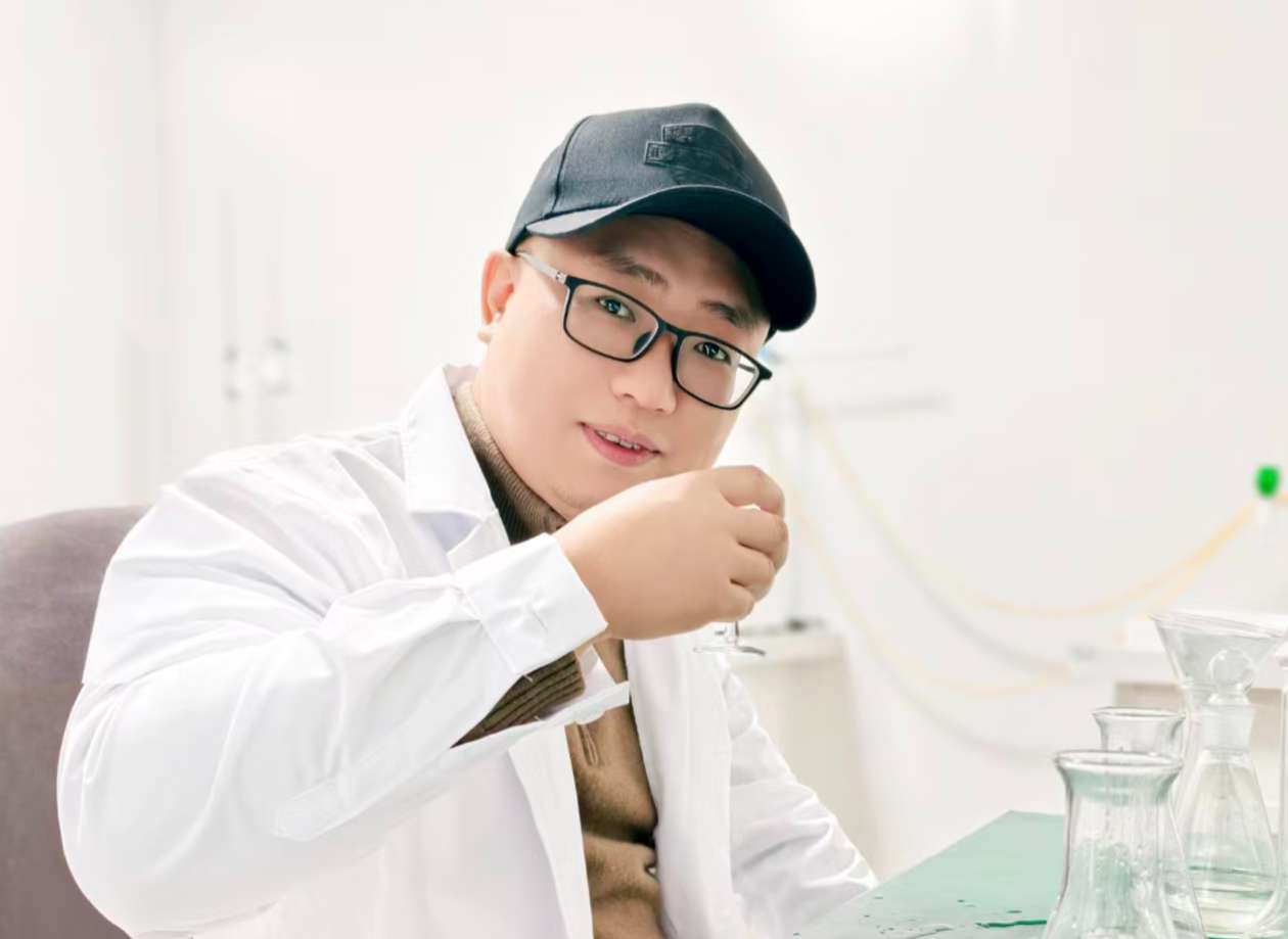 饮酒人口锐减2500万、即时零售重塑格局，白酒行业迎深度变局 大为定制酒朱亚军：定制化撬开千亿蓝海新赛道